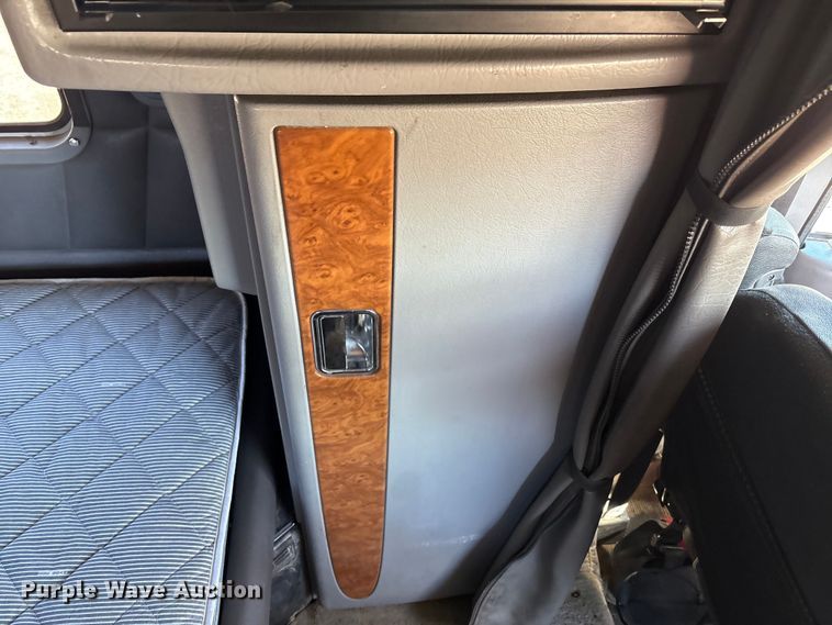 image for item EF6180 2007 Peterbilt 379 semi truck