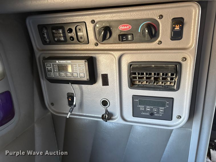 image for item EF6180 2007 Peterbilt 379 semi truck