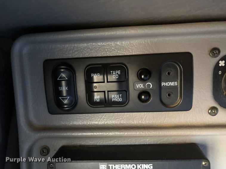 image for item EF6180 2007 Peterbilt 379 semi truck