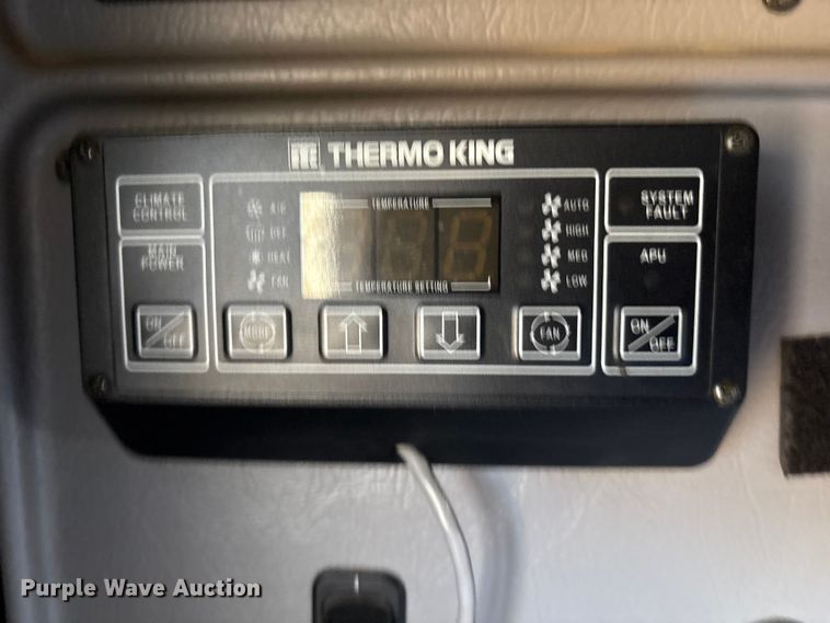 image for item EF6180 2007 Peterbilt 379 semi truck