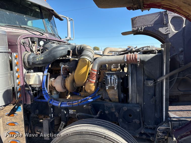 image for item EF6180 2007 Peterbilt 379 semi truck