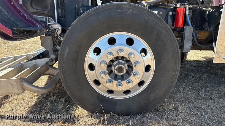 image for item EF6180 2007 Peterbilt 379 semi truck