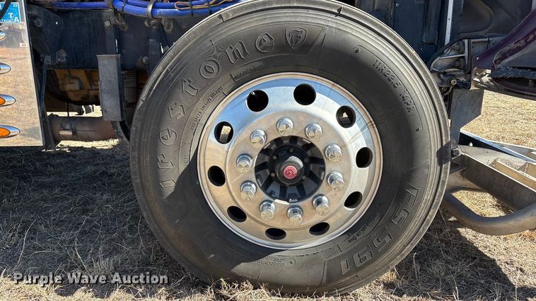 image for item EF6180 2007 Peterbilt 379 semi truck