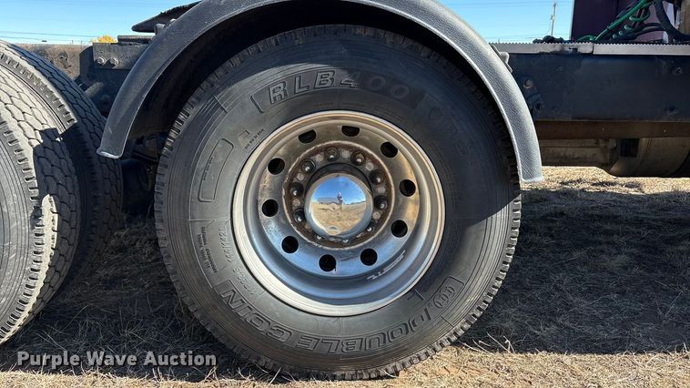 image for item EF6180 2007 Peterbilt 379 semi truck