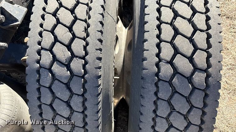 image for item EF6180 2007 Peterbilt 379 semi truck