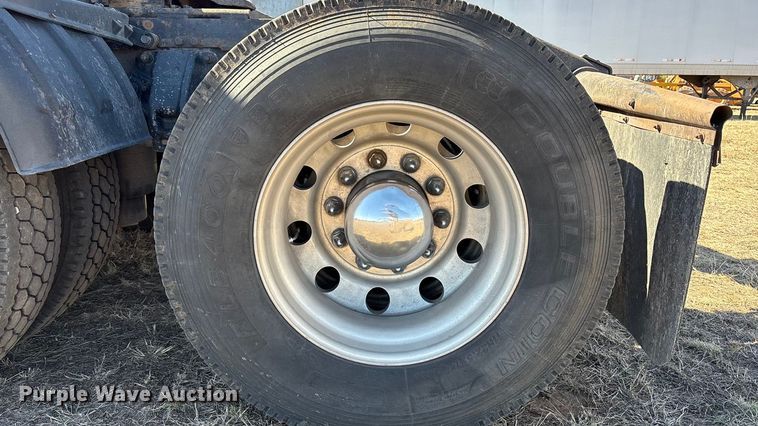 image for item EF6180 2007 Peterbilt 379 semi truck