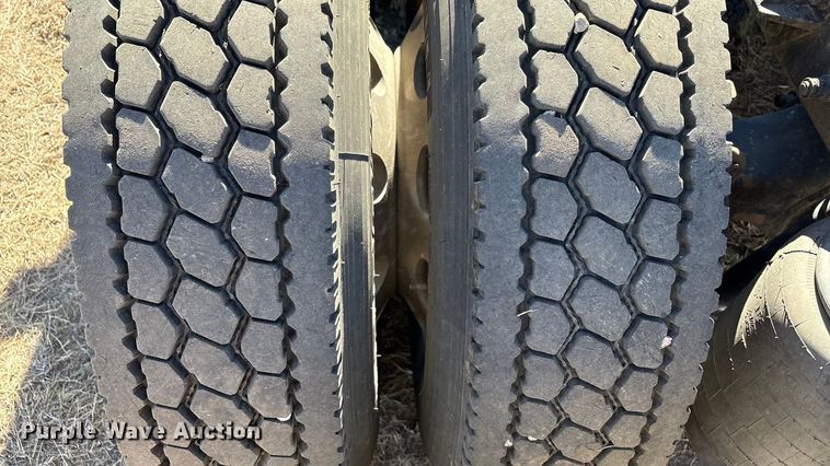 image for item EF6180 2007 Peterbilt 379 semi truck