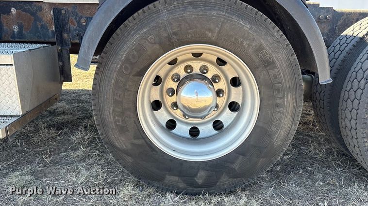 image for item EF6180 2007 Peterbilt 379 semi truck