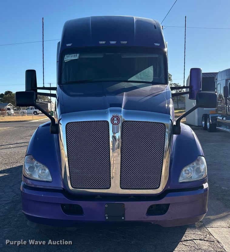 image for item EF6183 2019 Kenworth T680 semi truck