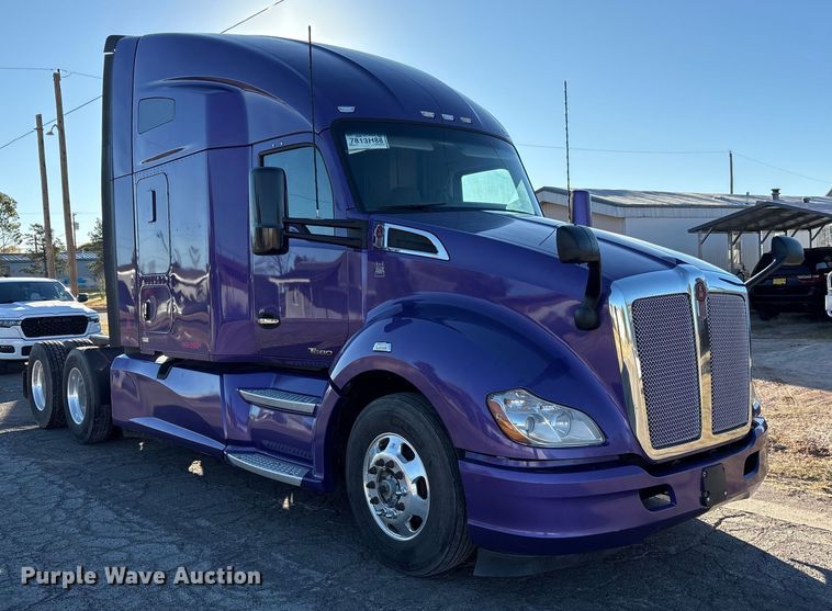 image for item EF6183 2019 Kenworth T680 semi truck