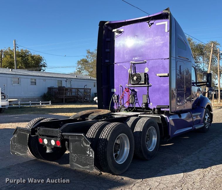 image for item EF6183 2019 Kenworth T680 semi truck
