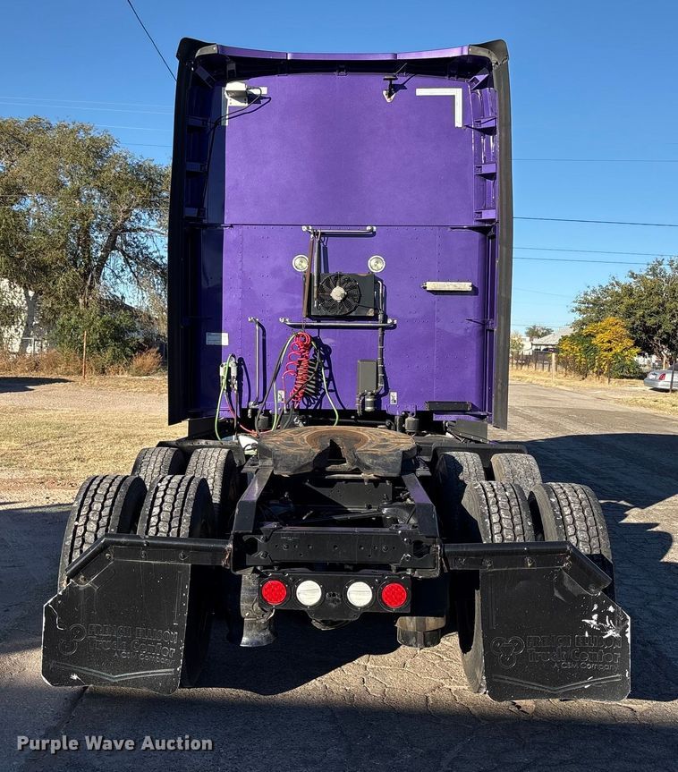 image for item EF6183 2019 Kenworth T680 semi truck