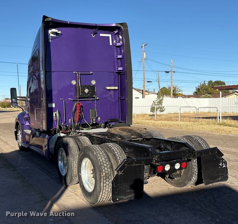 image for item EF6183 2019 Kenworth T680 semi truck