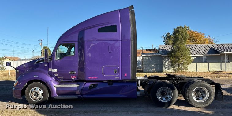 image for item EF6183 2019 Kenworth T680 semi truck