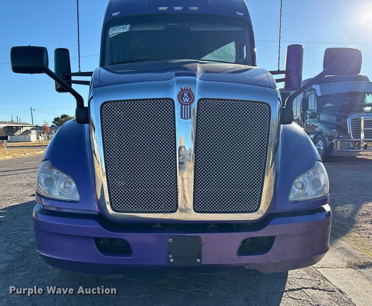 image for item EF6183 2019 Kenworth T680 semi truck