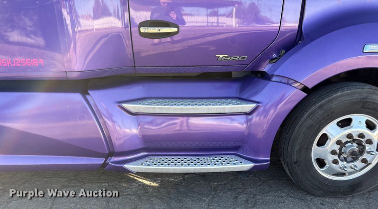 image for item EF6183 2019 Kenworth T680 semi truck