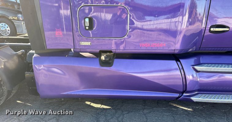 image for item EF6183 2019 Kenworth T680 semi truck