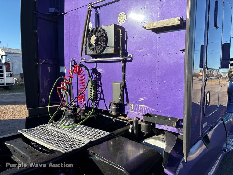 image for item EF6183 2019 Kenworth T680 semi truck