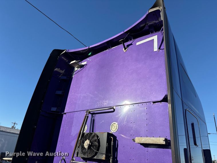 image for item EF6183 2019 Kenworth T680 semi truck