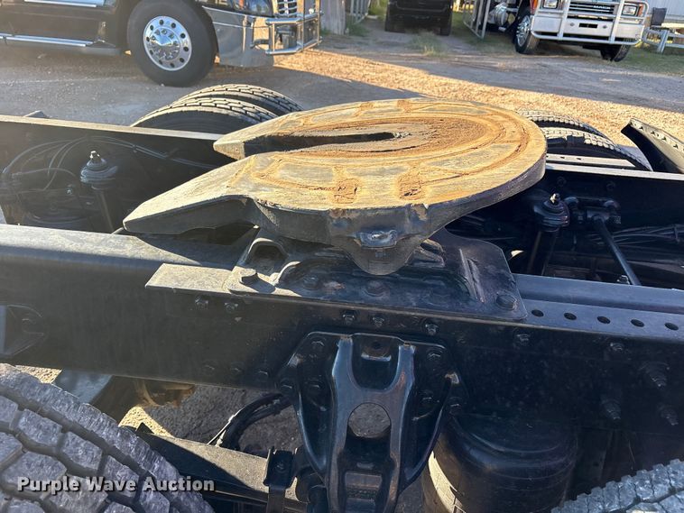 image for item EF6183 2019 Kenworth T680 semi truck