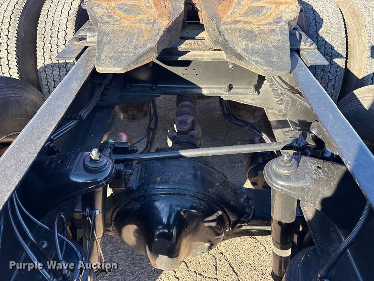 image for item EF6183 2019 Kenworth T680 semi truck