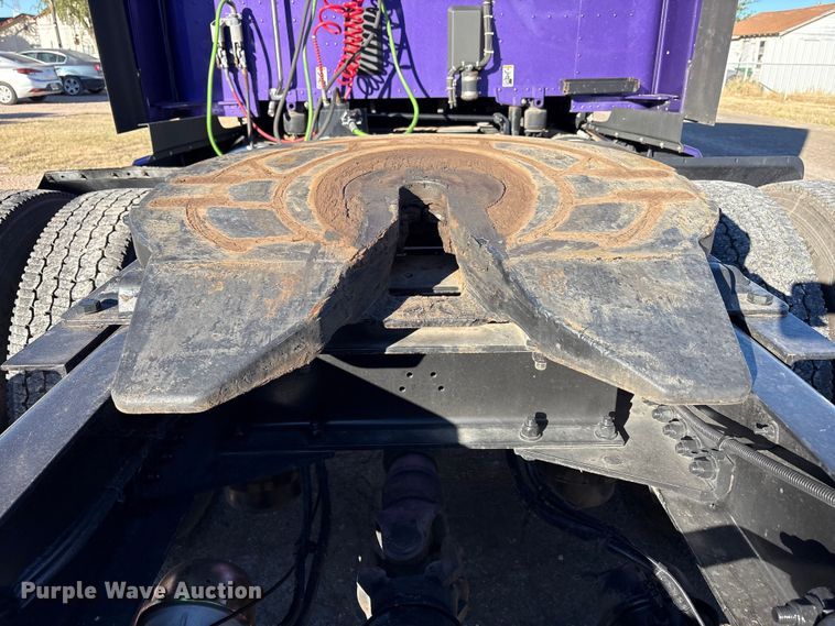 image for item EF6183 2019 Kenworth T680 semi truck