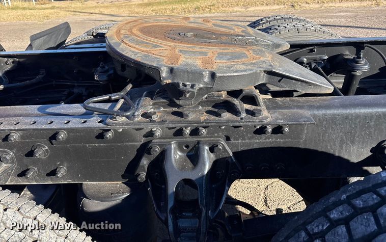 image for item EF6183 2019 Kenworth T680 semi truck