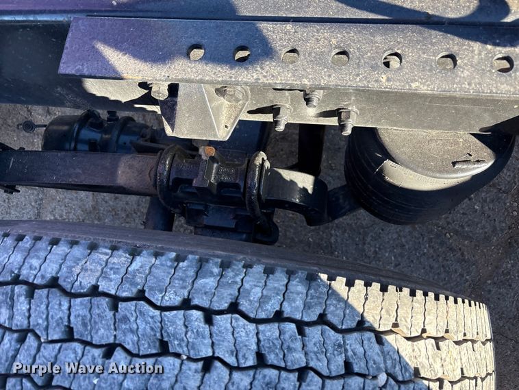 image for item EF6183 2019 Kenworth T680 semi truck