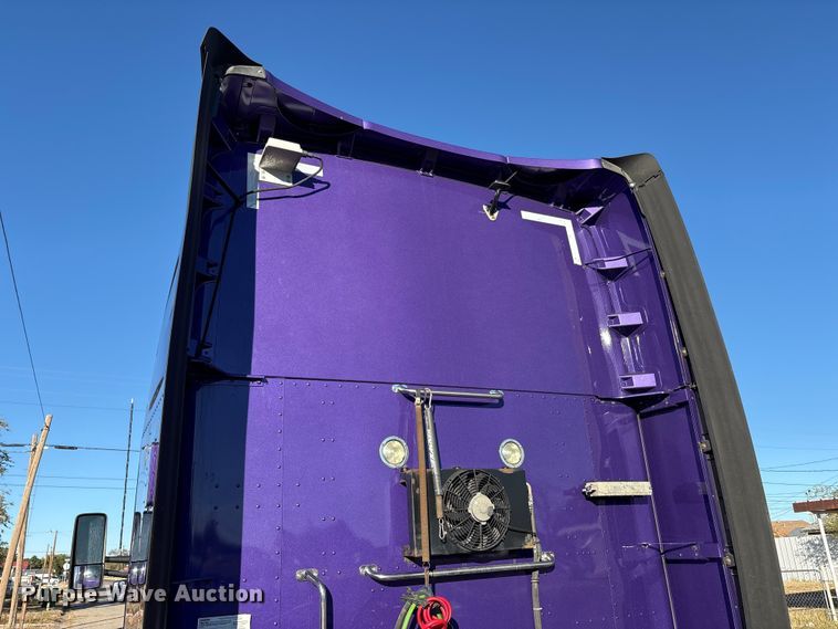 image for item EF6183 2019 Kenworth T680 semi truck