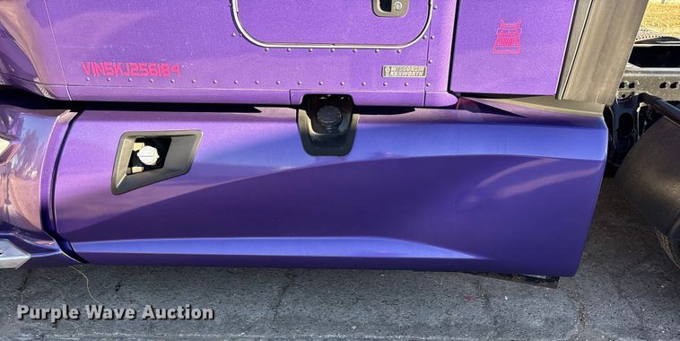 image for item EF6183 2019 Kenworth T680 semi truck