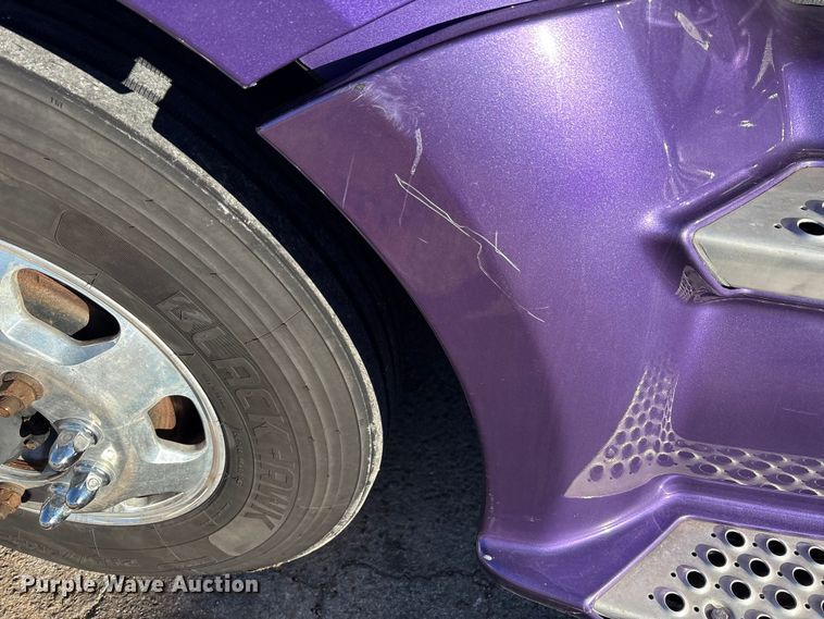 image for item EF6183 2019 Kenworth T680 semi truck