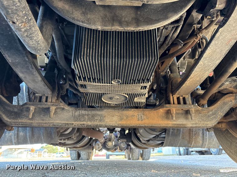 image for item EF6183 2019 Kenworth T680 semi truck