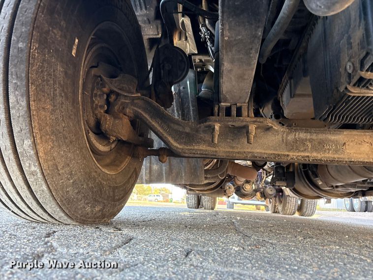 image for item EF6183 2019 Kenworth T680 semi truck