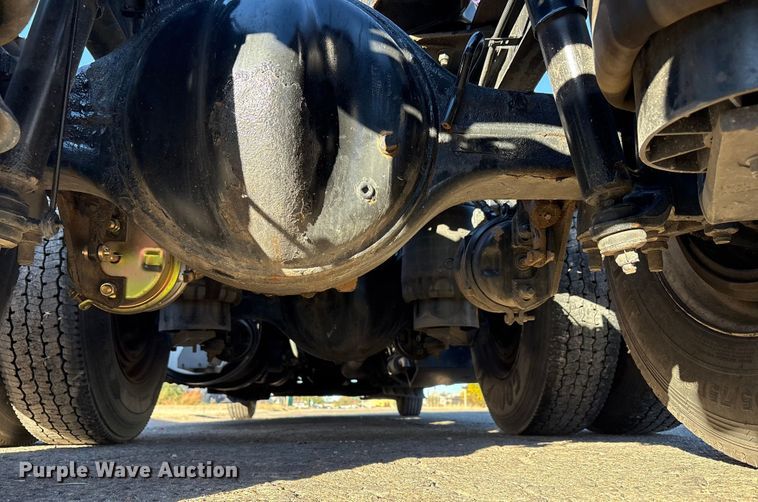 image for item EF6183 2019 Kenworth T680 semi truck