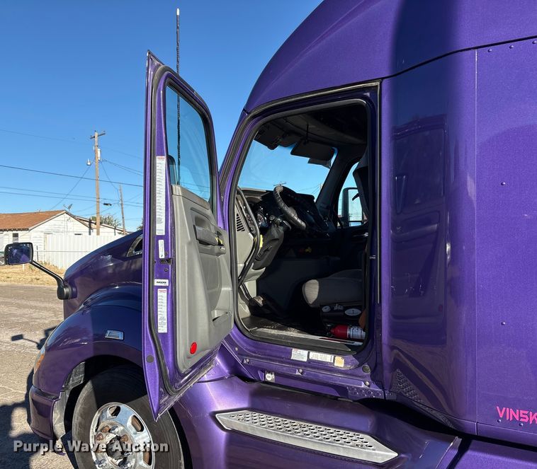 image for item EF6183 2019 Kenworth T680 semi truck