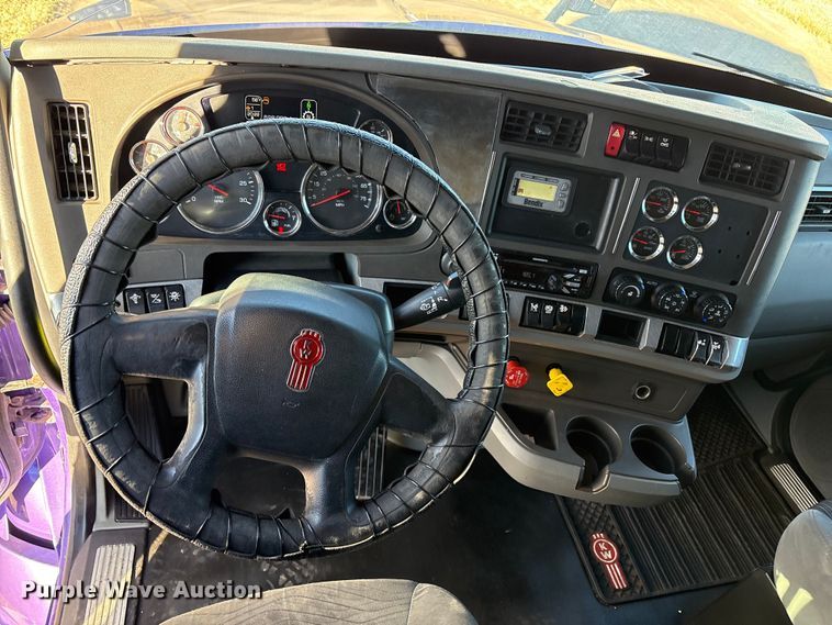 image for item EF6183 2019 Kenworth T680 semi truck