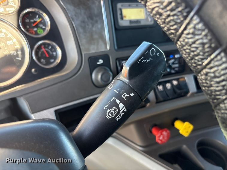 image for item EF6183 2019 Kenworth T680 semi truck