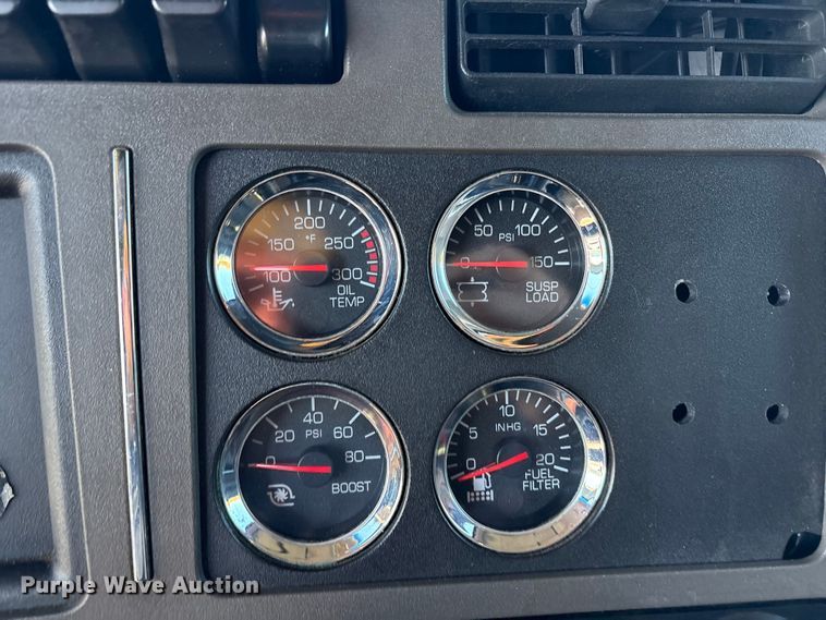 image for item EF6183 2019 Kenworth T680 semi truck