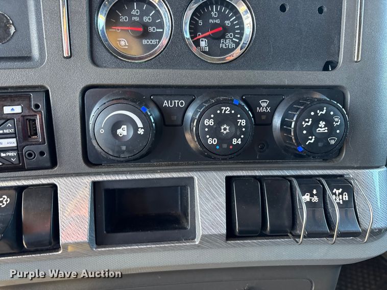 image for item EF6183 2019 Kenworth T680 semi truck