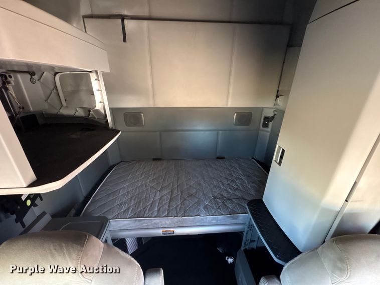 image for item EF6183 2019 Kenworth T680 semi truck