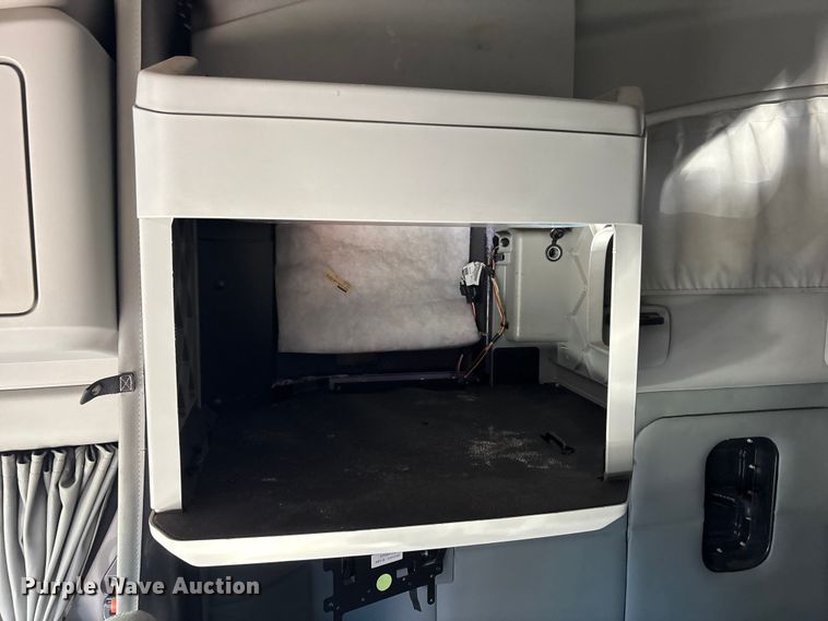 image for item EF6183 2019 Kenworth T680 semi truck