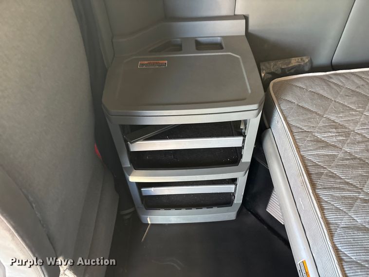 image for item EF6183 2019 Kenworth T680 semi truck