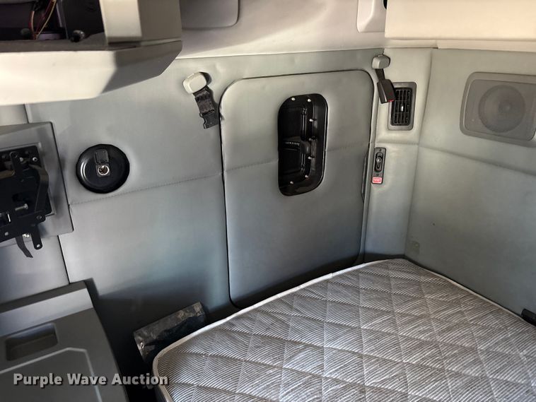 image for item EF6183 2019 Kenworth T680 semi truck