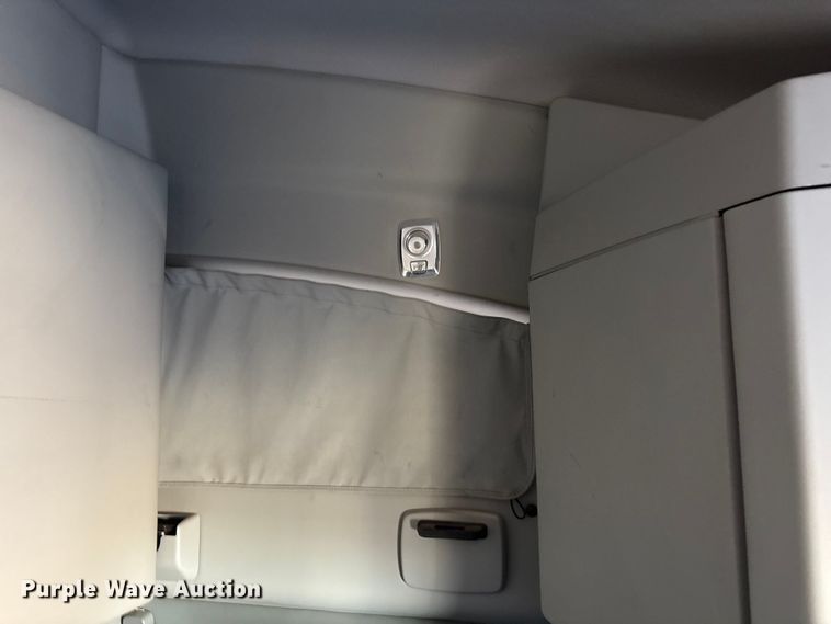 image for item EF6183 2019 Kenworth T680 semi truck