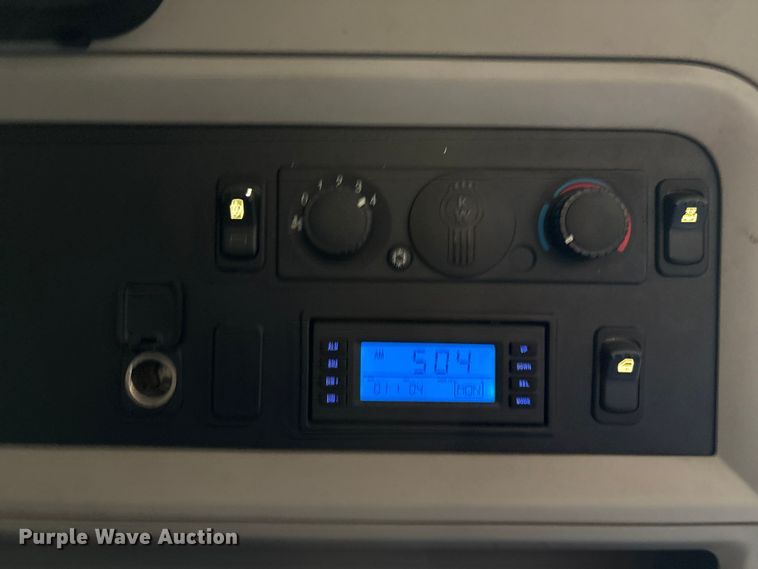 image for item EF6183 2019 Kenworth T680 semi truck