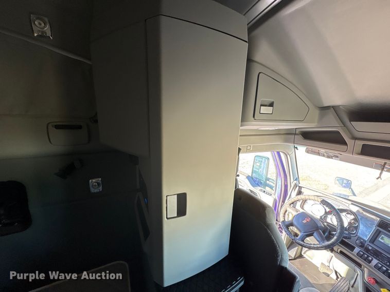 image for item EF6183 2019 Kenworth T680 semi truck