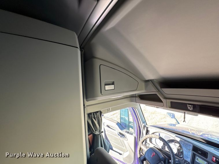 image for item EF6183 2019 Kenworth T680 semi truck