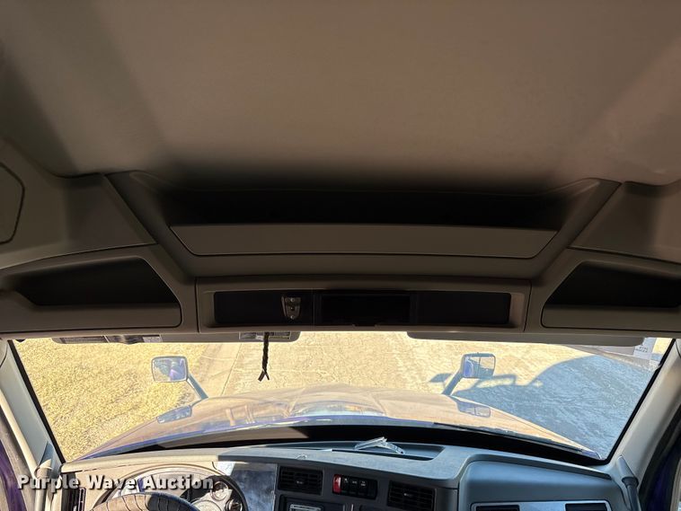 image for item EF6183 2019 Kenworth T680 semi truck