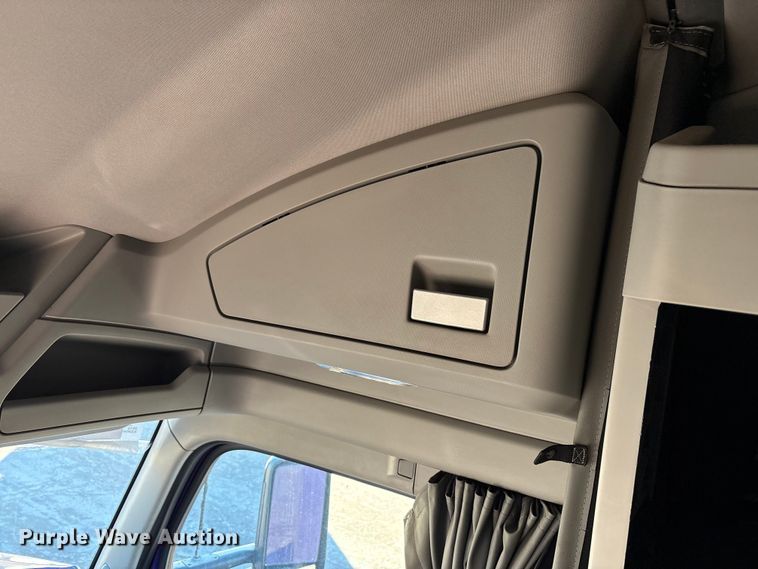 image for item EF6183 2019 Kenworth T680 semi truck