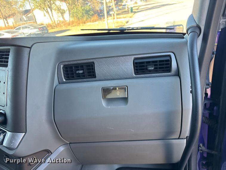 image for item EF6183 2019 Kenworth T680 semi truck